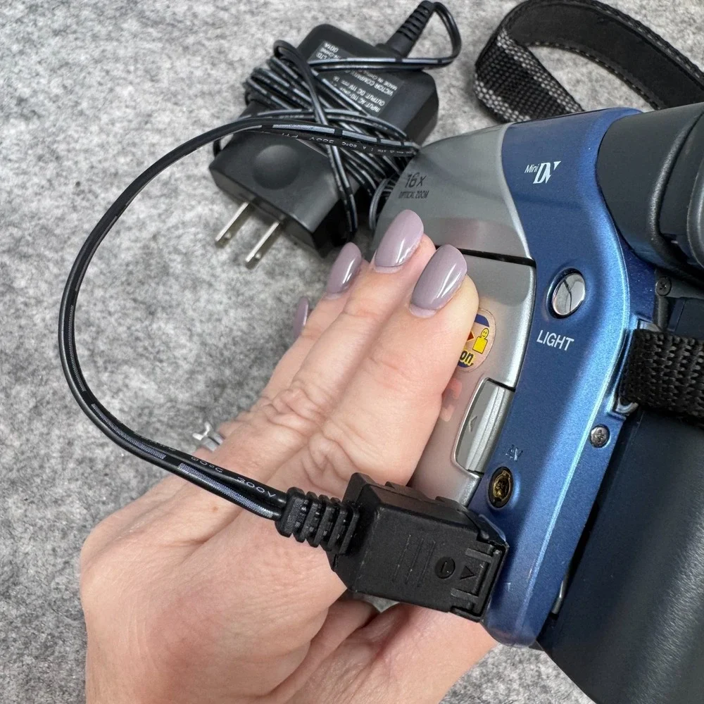 JVC Digital Video Camera GR-D72U MiniDV Camcorder Charger *Parts Only
